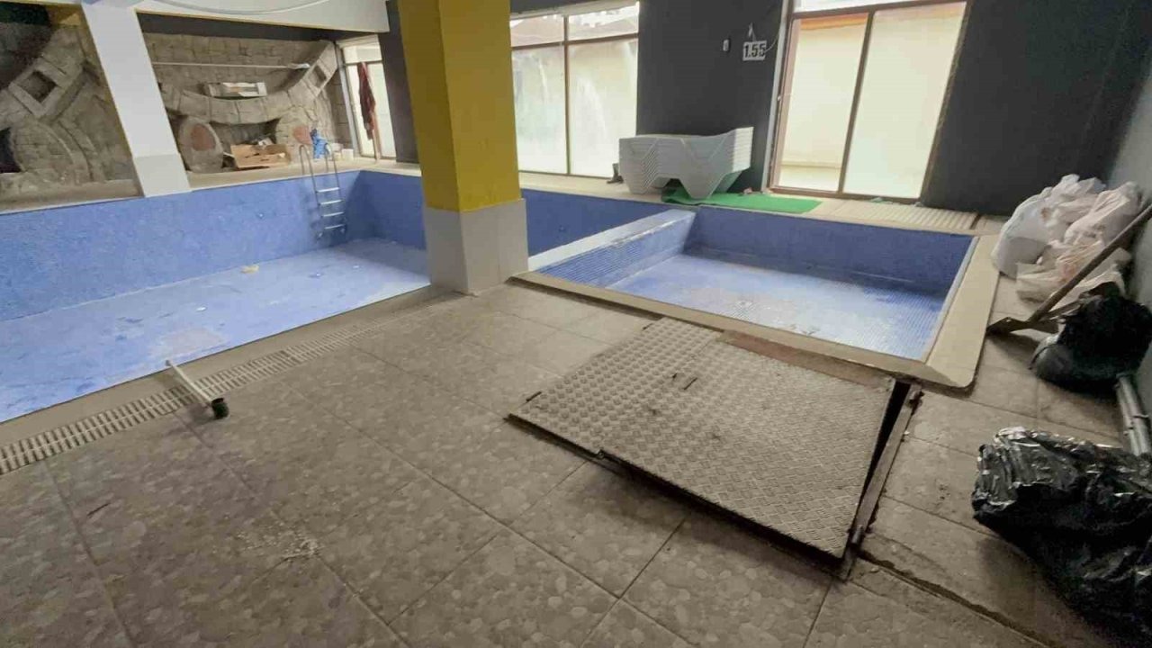 Babasını öldürdüğünü kabul etti,