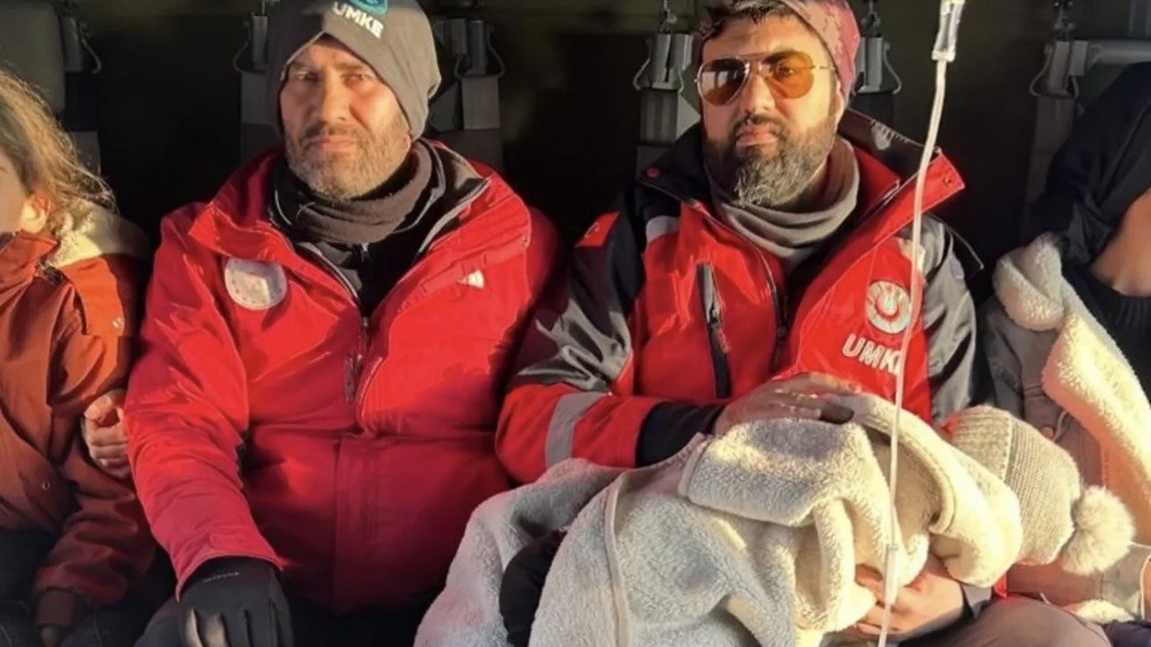 Bahçesaray’da Sağlık Seferberliği İki Çocuk Hasta Helikopterle Nakledildi