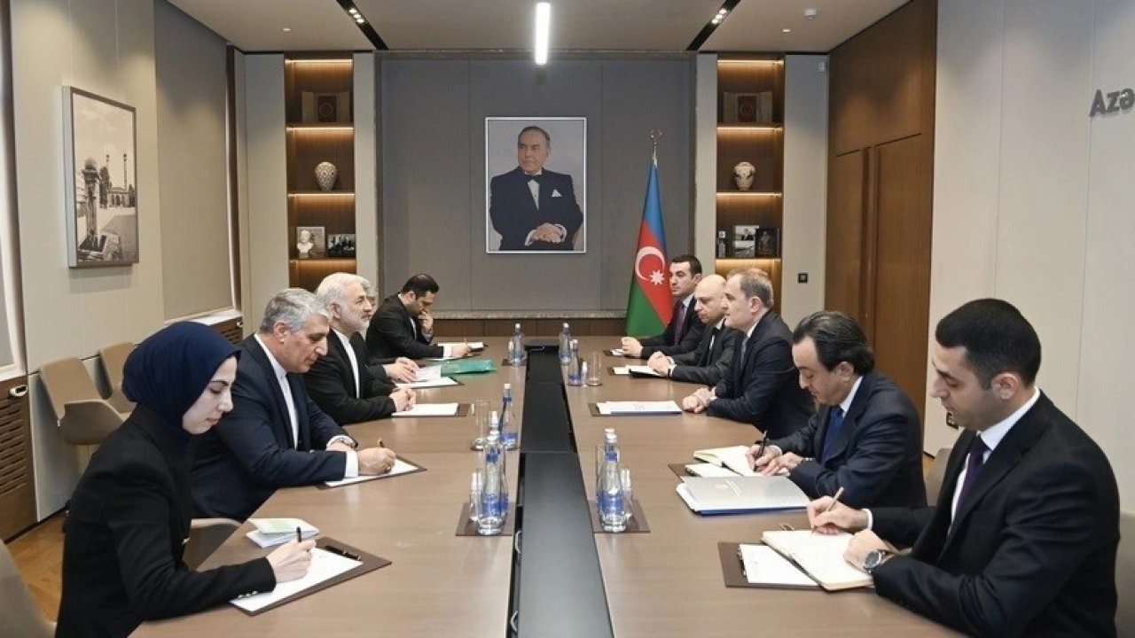 Bakü’de Diplomatik Trafik: Azerbaycan ve İran Heyetleri Bir Araya Geldi