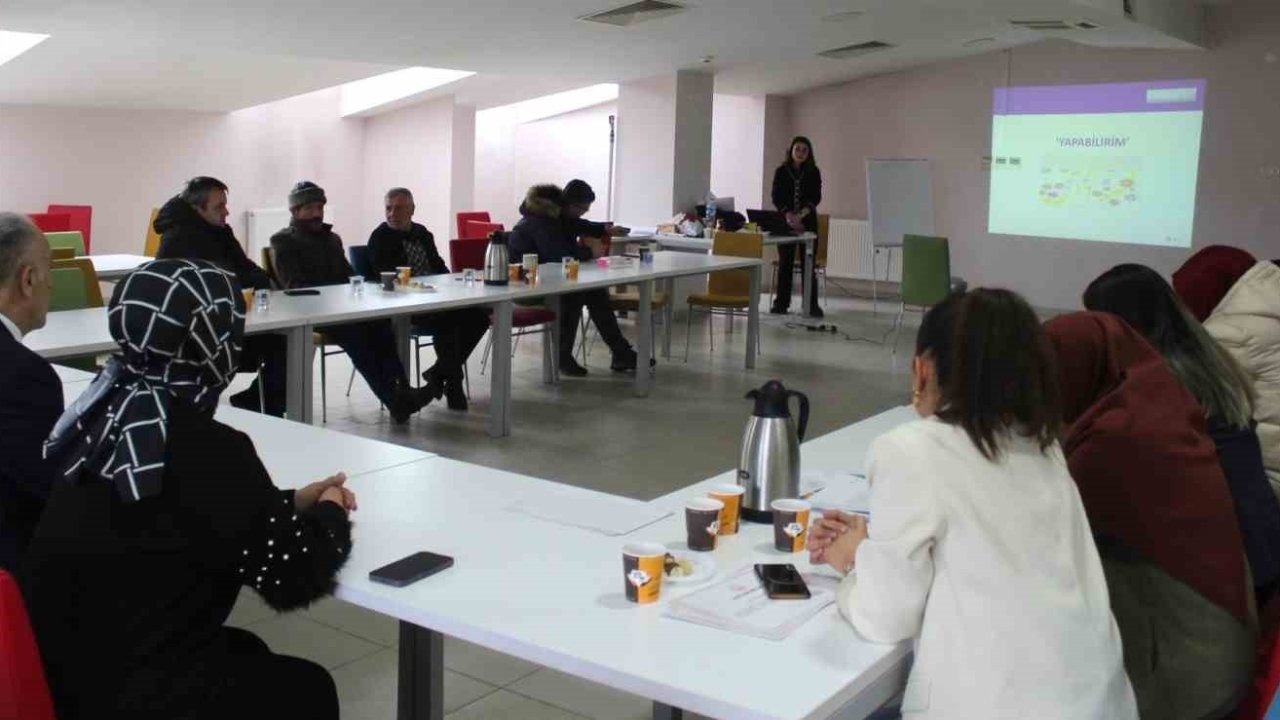Bayburt’ta koruyucu ailelere eğitim verildi
