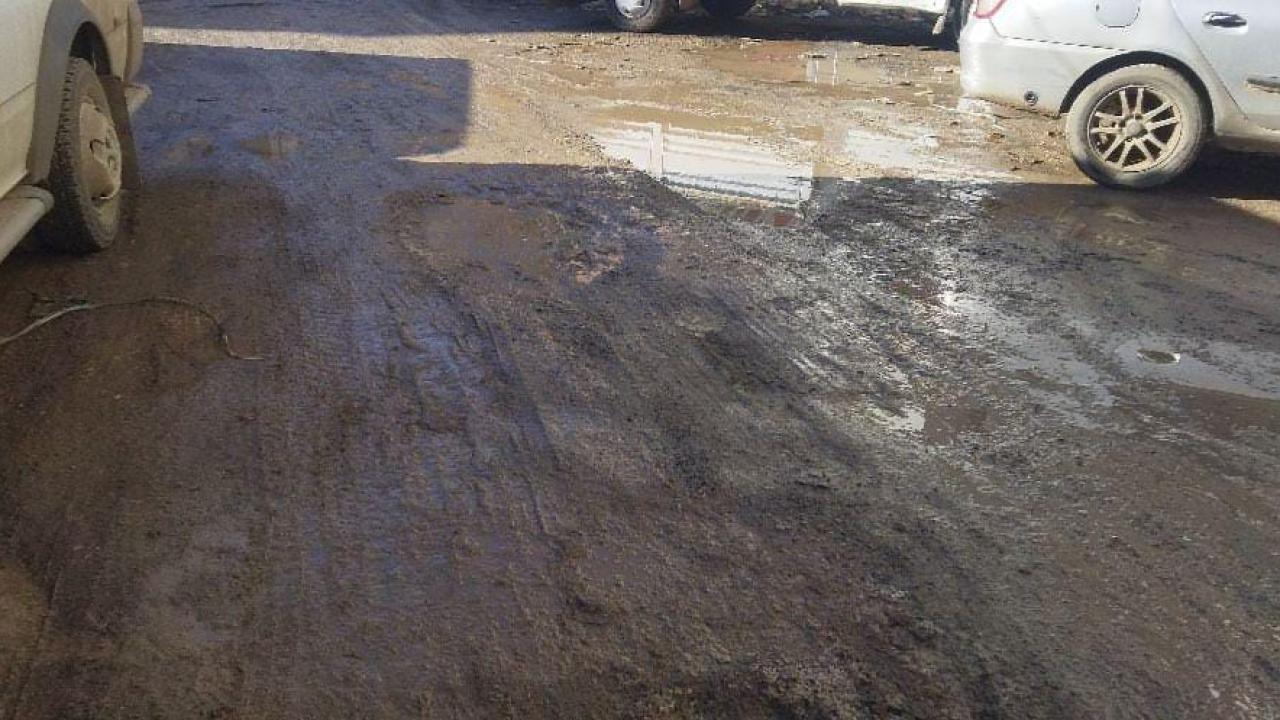 Çamur ve Çukur Çilesi: Iğdırlı Vatandaşlar Bozuk Yollardan Şikayetçi!