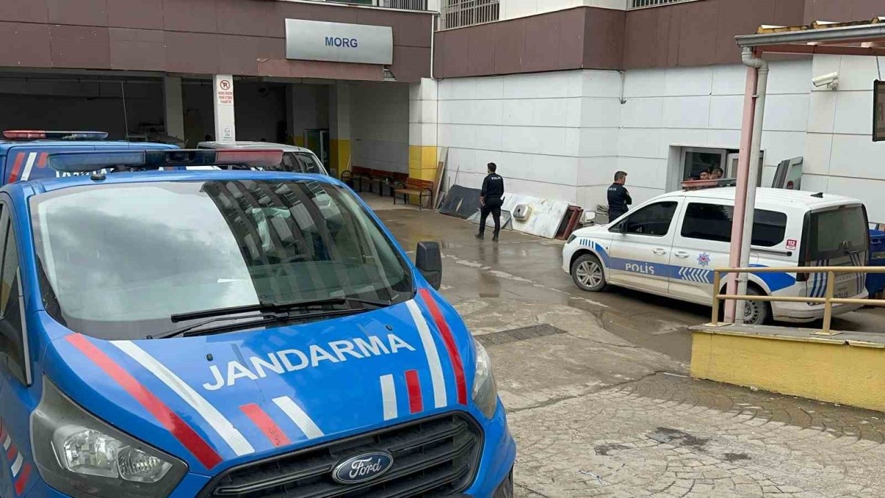 Çatıdan düşen bina yöneticisi hayatını kaybetti