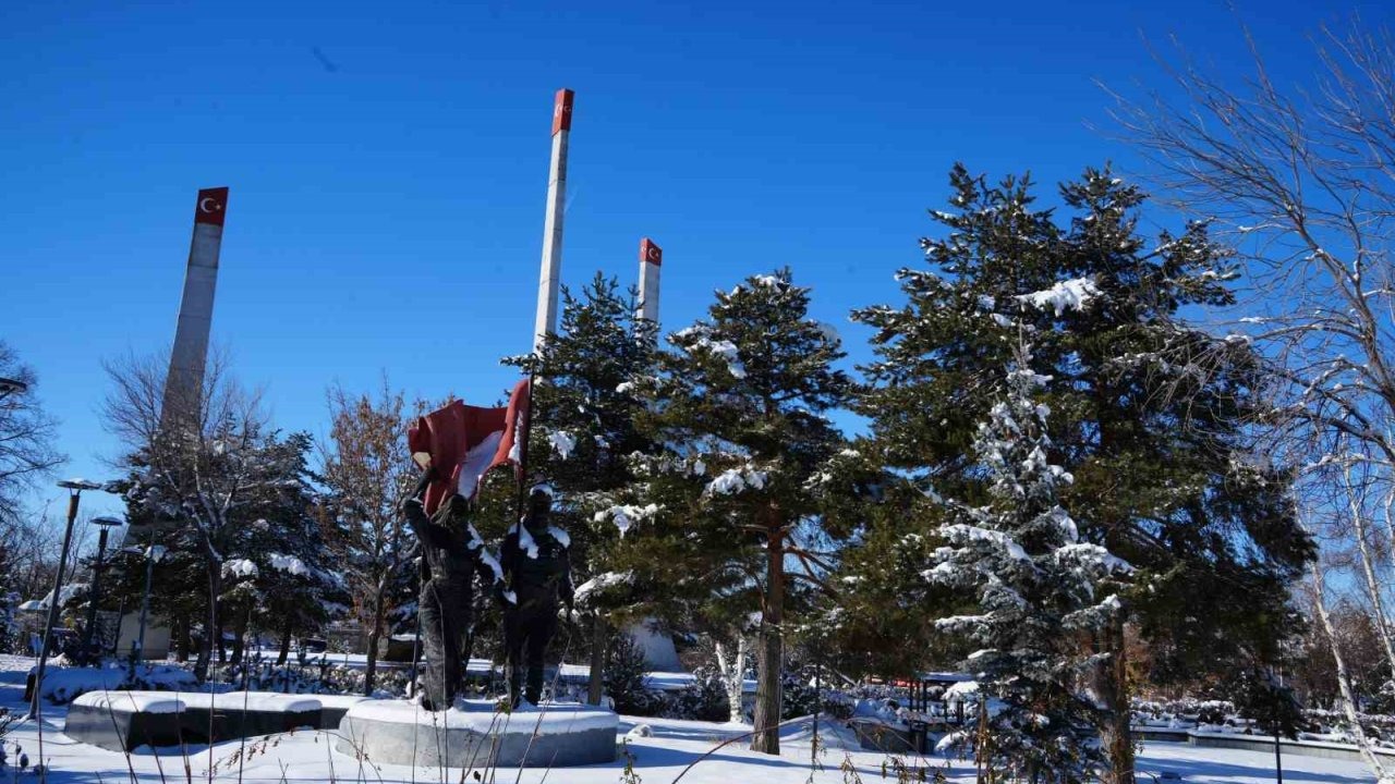 Doğu Anadolu’da Kar ve Fırtına Alarmı: Tekman’da Eğitime Ara Verildi