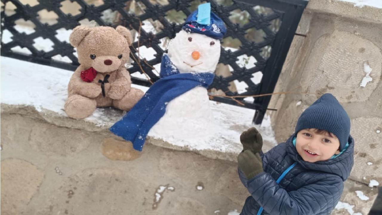 Doğu’nun Çukurovası Beyaza Büründü: Iğdırlı Çocukların Kar Keyfi!