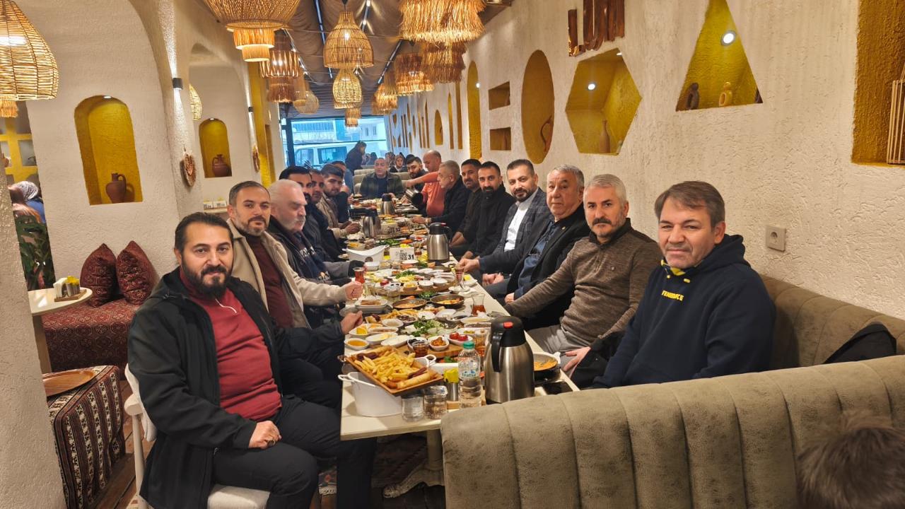 Eğitim-Bir-Sen Iğdır Şube Başkanı Çiğdem, Basın Mensuplarıyla Kahvaltıda Buluştu