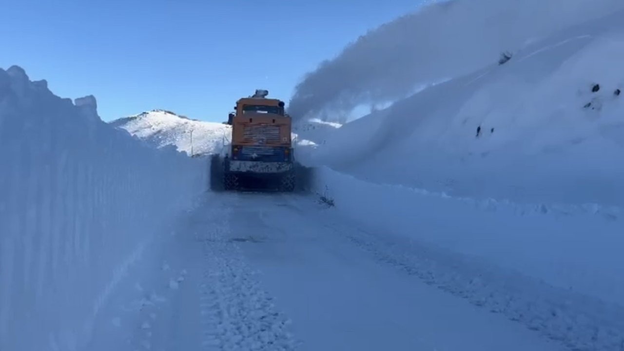 Elazığ’da kapalı 93 köy yolunda çalışmalar sürüyor