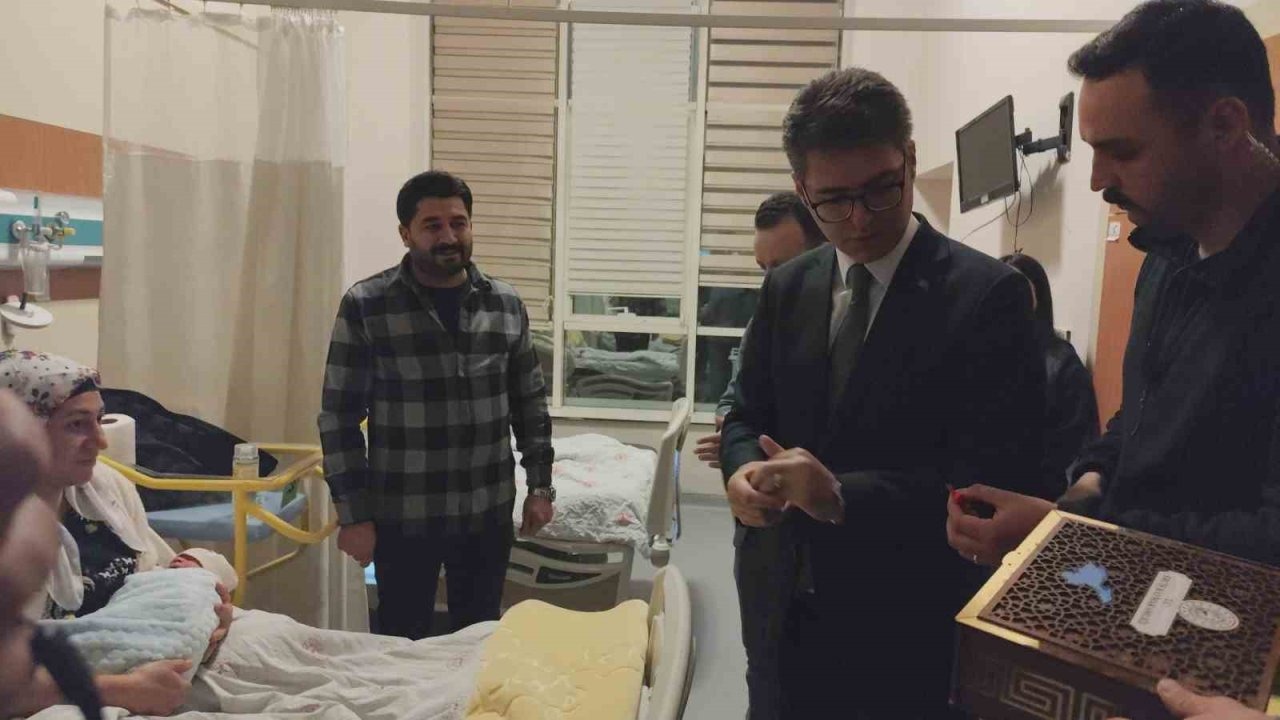 Erciş’te Yeni Yılın İlk Müjdesi Mert Buğra Bebek Oldu