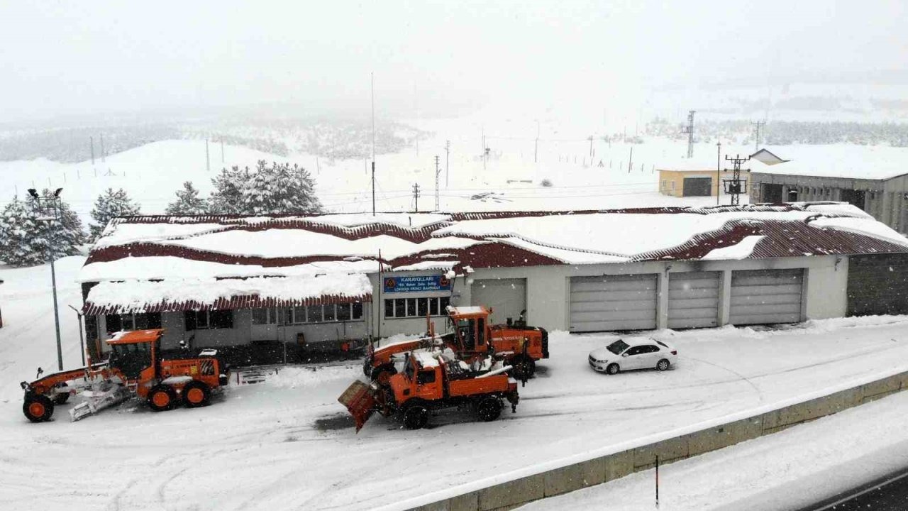 Erzincan’da kar ve sis ulaşımı aksattı, iki ilçede eğitime ara verildi