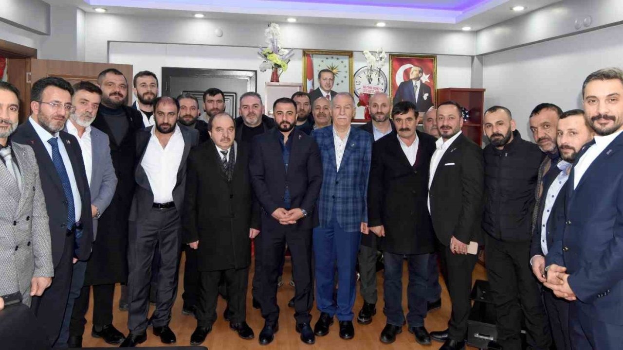 Erzurum Esnaf Teşkilatında Dayanışma: Yeni Başkana TESK Rozeti