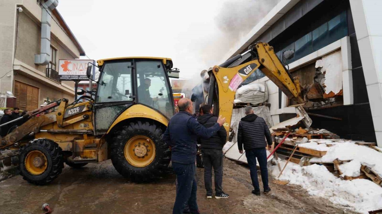 Erzurum’da Fabrika Yangını: 1 Ölü 7 Yaralı