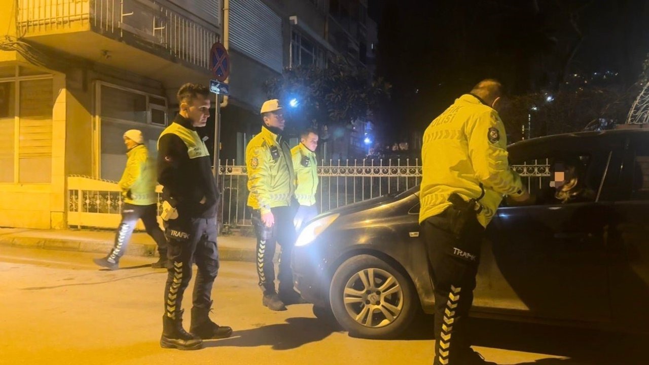 "Eşim gelmeden araçtan inmem" dedi, 1.45 promil alkollü çıktı