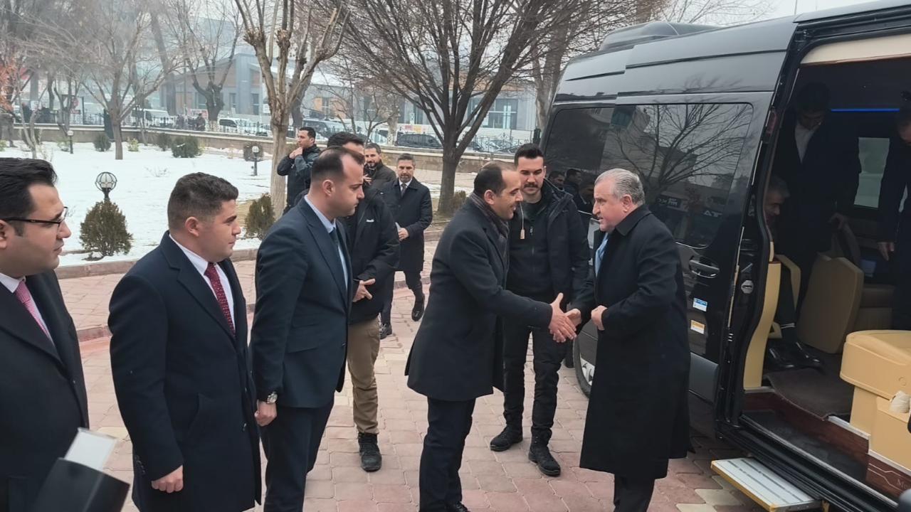 Gençlik ve Spor Bakanı Dr. Osman Aşkın Bak, Iğdır Valiliğini ziyaret etti