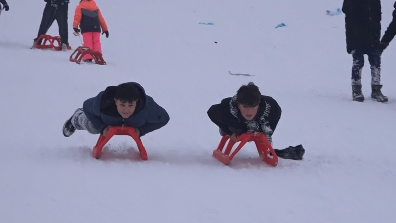Güzeldağ Kayak Merkezi’nde Sömestir Yoğunluğu: 15 Bin Ziyaretçi Ağırlandı