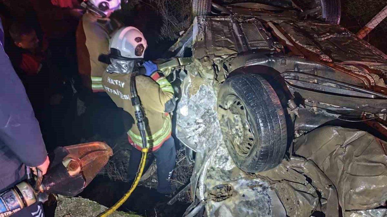 Hatay’da otomobiller çarpıştı: 2 ölü, 3 yaralı