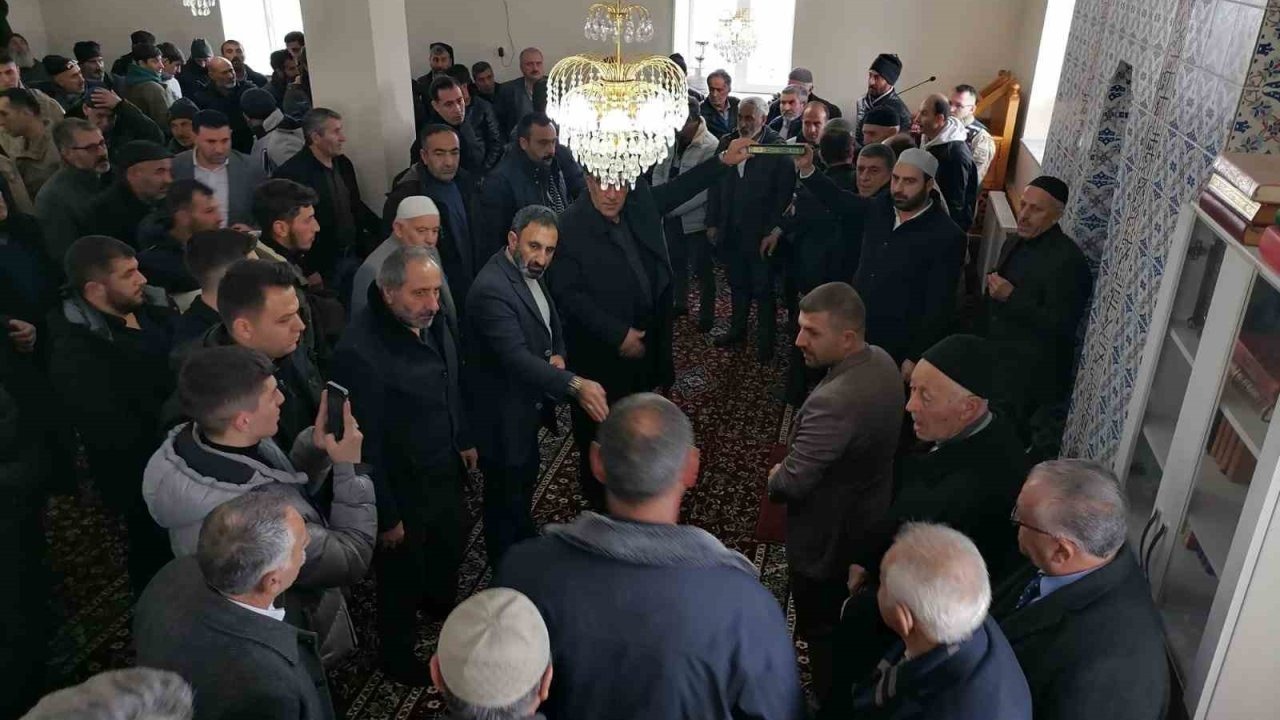 Hınıs’ta Barış Rüzgarları: Husumetli İki Aile Kur’an-ı Kerim Huzurunda Barıştı