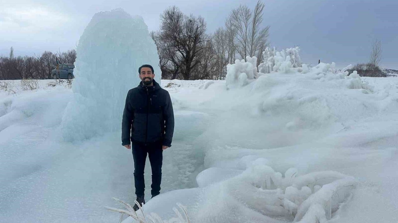 Hınıs’ta Termometreler -31’i Gördü: 4 Metrelik Buz Kütlesi Oluştu