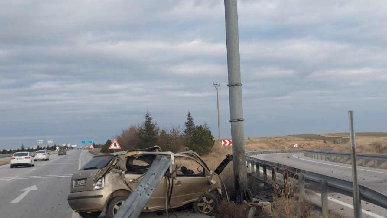 Hurdaya dönen araçtan sağ çıktı