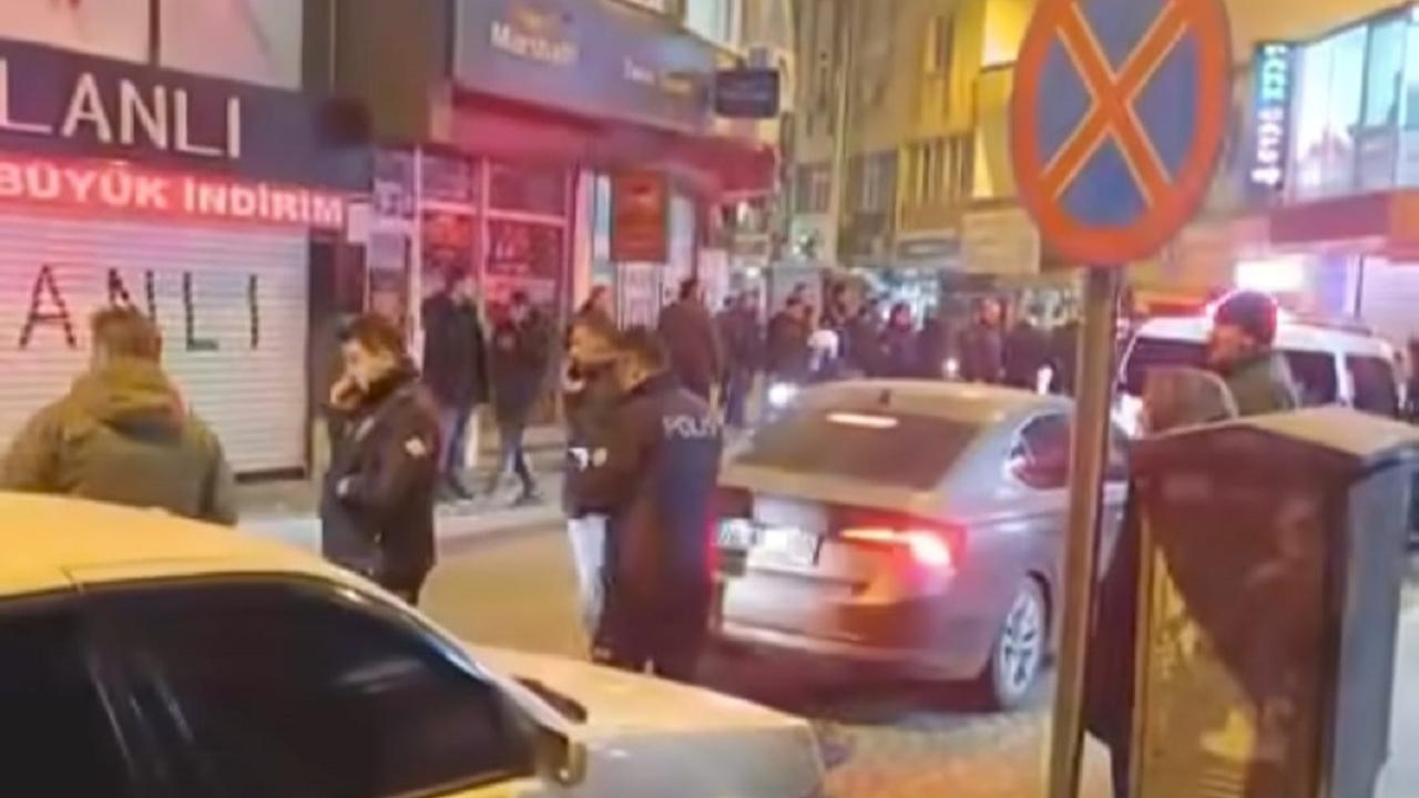 Iğdır Cumhuriyet Caddesi'nde Kanlı Kavga: Bir Kişi Bıçakla Yaralandı!