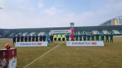 Iğdır FK - Sakaryaspor: İlk Yarıda Gol Sesi Çıkmadı!