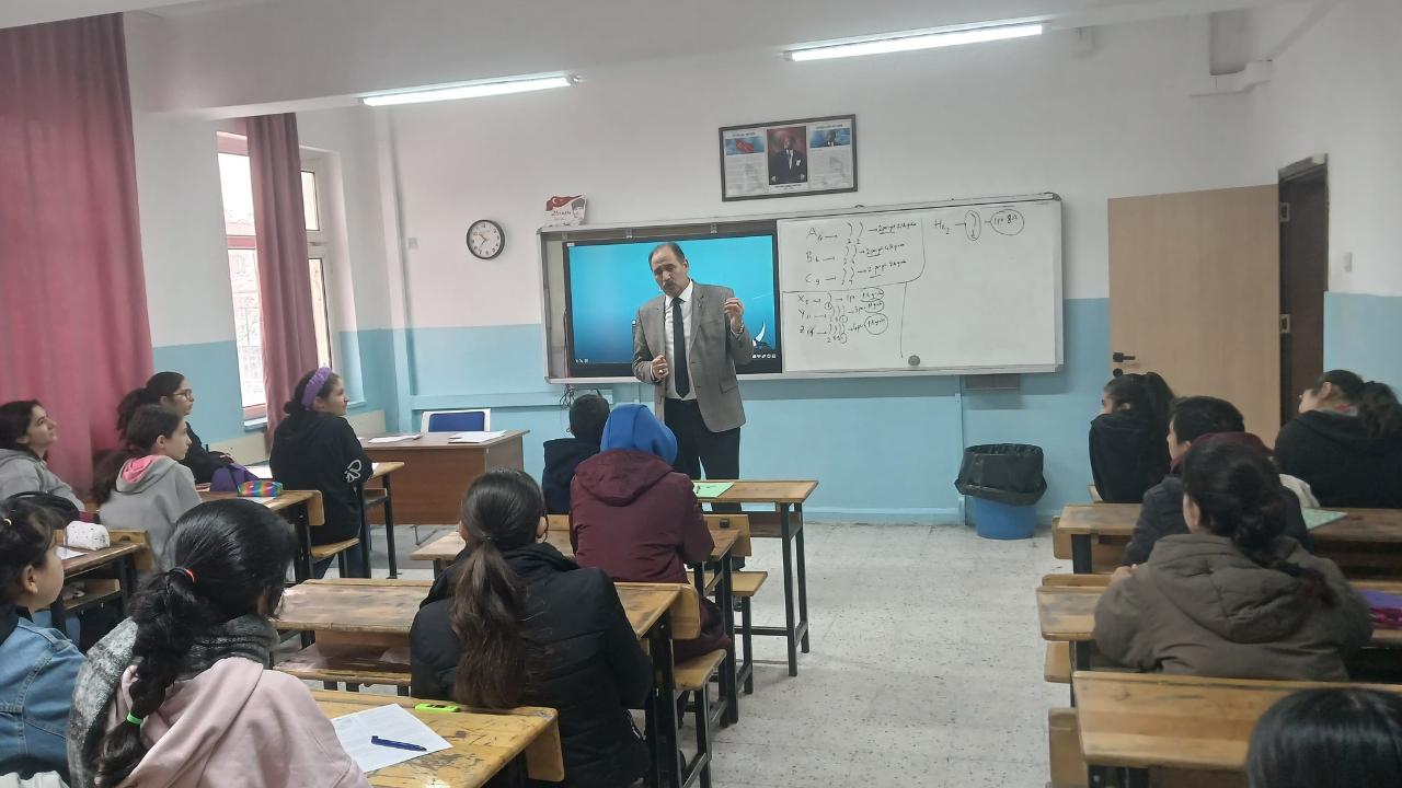 Iğdır İl Millî Eğitim Müdürü Aziz Gün'den LGS Hazırlık Kurslarına Ziyaret