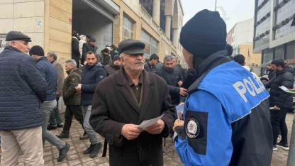 Iğdır Polisinden Cuma Çıkışı Kritik Uyarı: "Sakın İnanmayın, Paranızı Kaptırmayın!"