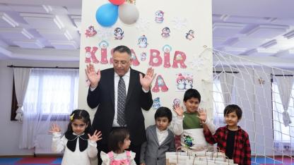 Iğdır Üniversitesi'nde İlk Karne Heyecanı: Rektör Gürel Minikleri Yalnız Bırakmadı