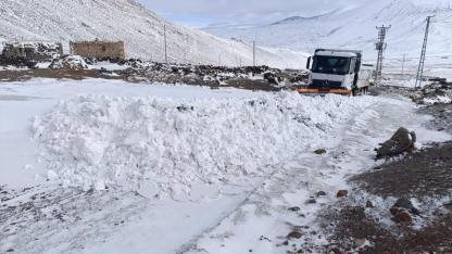 Iğdır Yüksek Kesimlerinde Kar Esareti: 14 Köy Yolu Ulaşıma Kapandı, Ekipler Teyakkuzda!