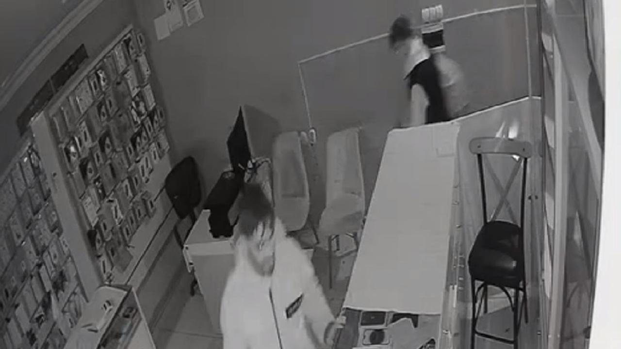 Iğdır'da cep telefonu hırsızlığı güvenlik kamerasına yansıdı