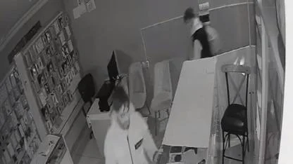 Iğdır'da cep telefonu hırsızlığı güvenlik kamerasına yansıdı