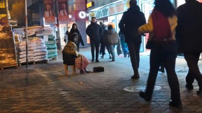 Iğdır'da Dilencilerin 'Akşam Mesaisi': Dondurucu Soğukta Vatandaşları Canından Bezdirdiler!