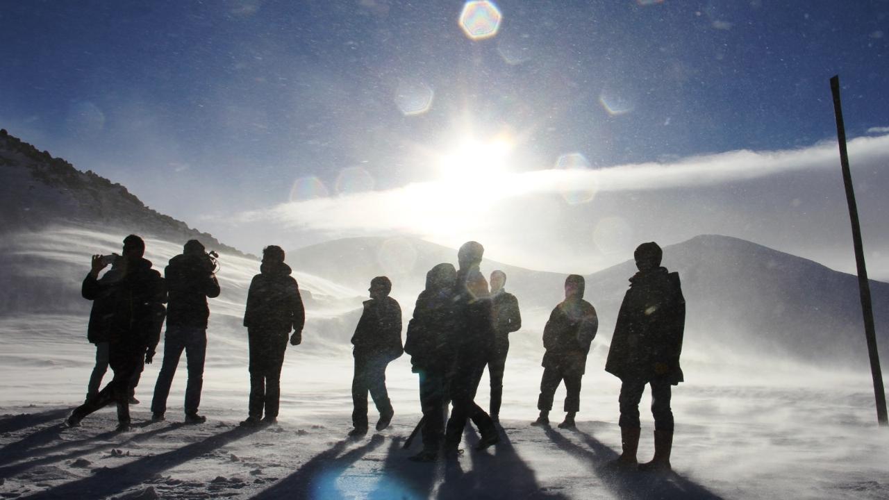Iğdır’da Fırtınaya Aldırmayan Köylü Çocuklar Karın Tadını Çıkardı