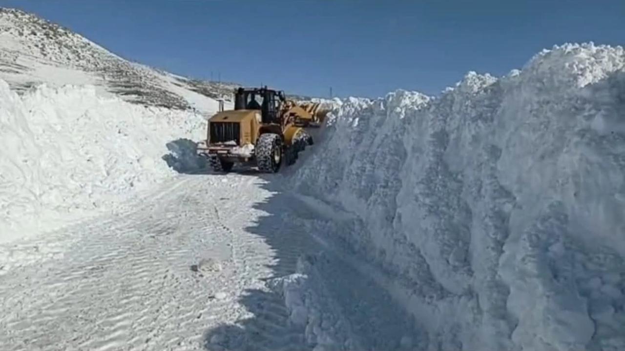 Iğdır'da Kar Kaplanları Sahada: 74 Köy Yolu Açıldı, Mahsur Kalanlar Kurtarıldı