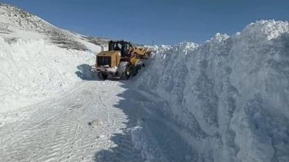 Iğdır'da Kar Kaplanları Sahada: 74 Köy Yolu Açıldı, Mahsur Kalanlar Kurtarıldı
