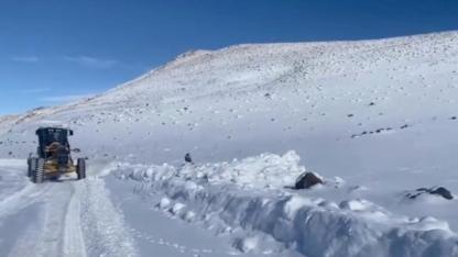 Iğdır’da Kar ve Tipi Yolları Kapattı! 68 Köy Yolunda Kar Mesaisi Sürüyor