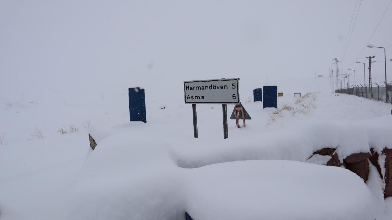 Iğdır'da Karla Mücadele Seferberliği: 45 Köy Yolu Açıldı, 33 Köyde Mesai Sürüyor!