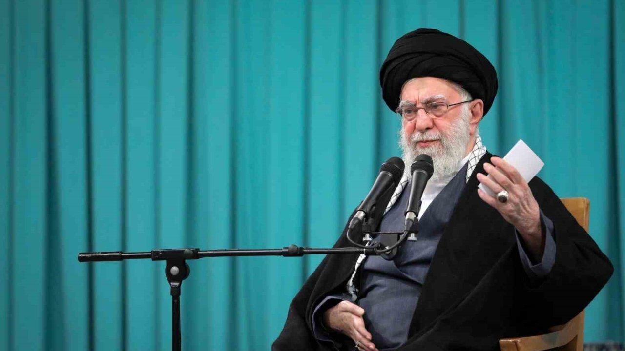 İran dini lideri Hamaney, protestolarda binlerce kişinin öldüğünü kabul etti