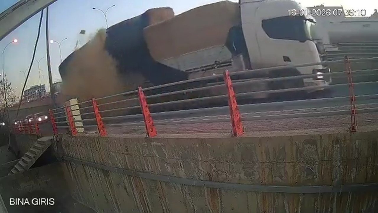 Kaldırımda yürürken hayatının şokunu yaşadı