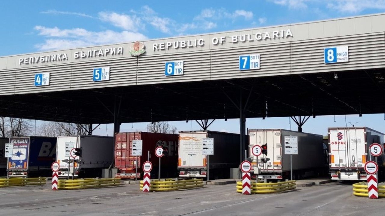 Kapıkule’de Kaçak Döviz ve Altın Operasyonu Çoraptan ve Direksiyondan Servet Çıktı