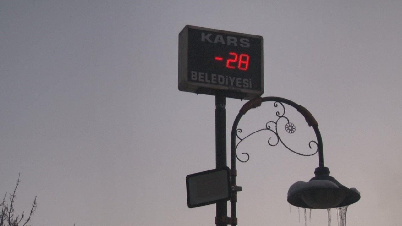 Kars Buz Kesti Termometreler Eksi 32 Dereceyi Gördü