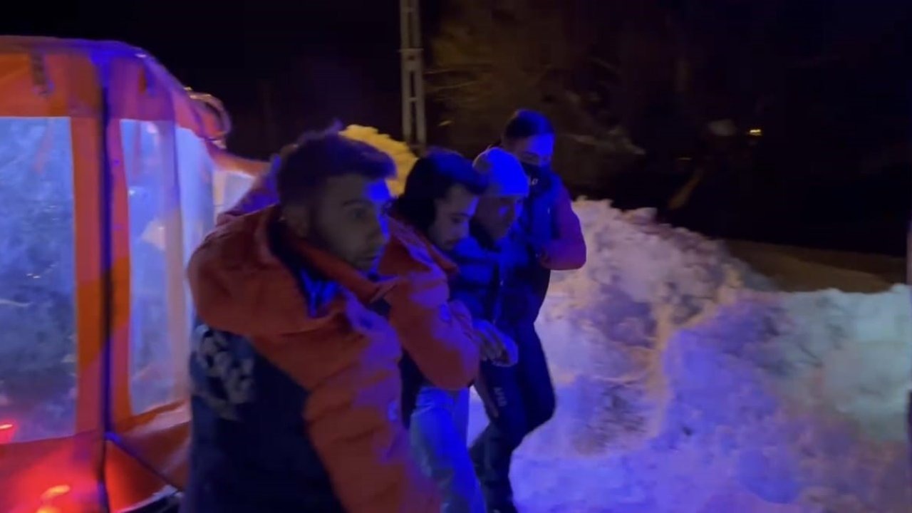 Kars’ta Kar Esareti: Hastaya 8x8 Amfibi Araçla Hayat Öpücüğü