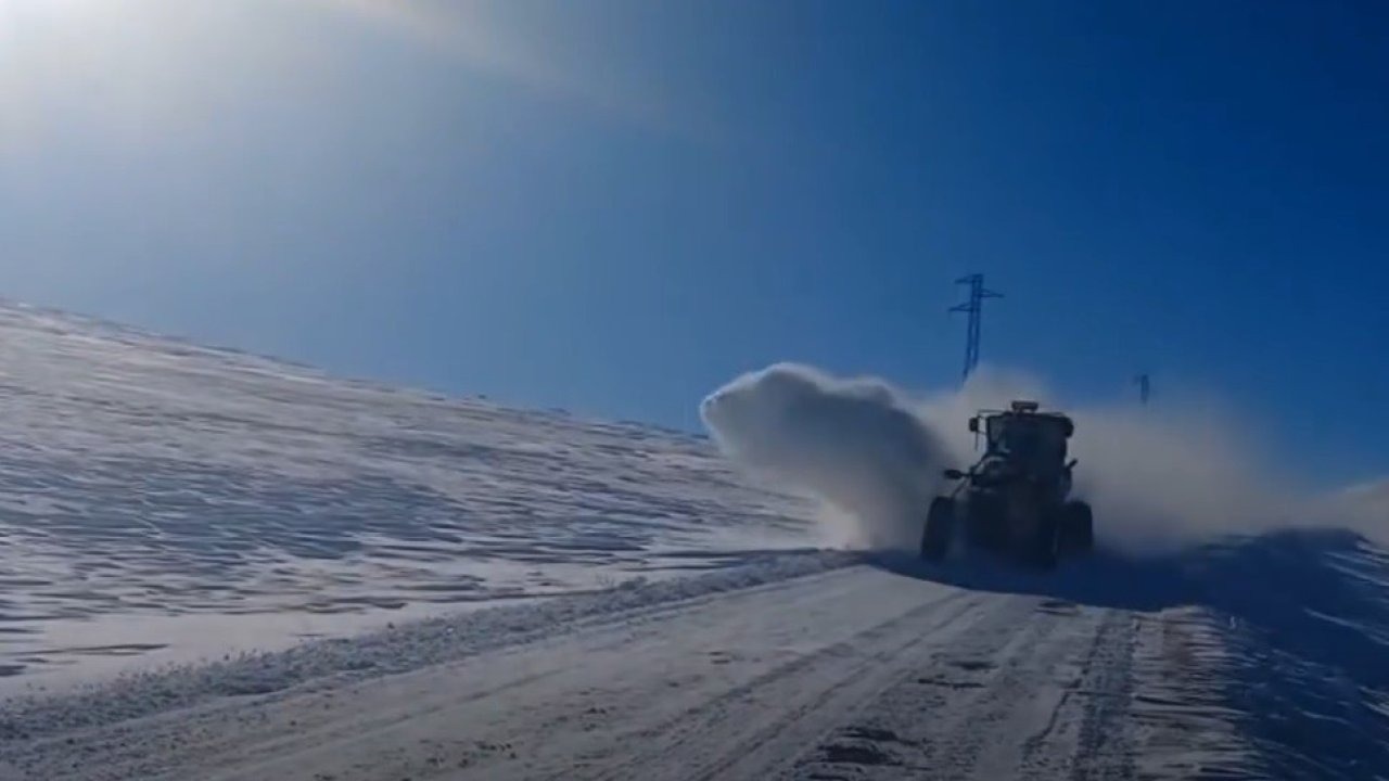 Kars'ta Kar Mesaisi: Tüm Köy Yolları Ulaşıma Açıldı