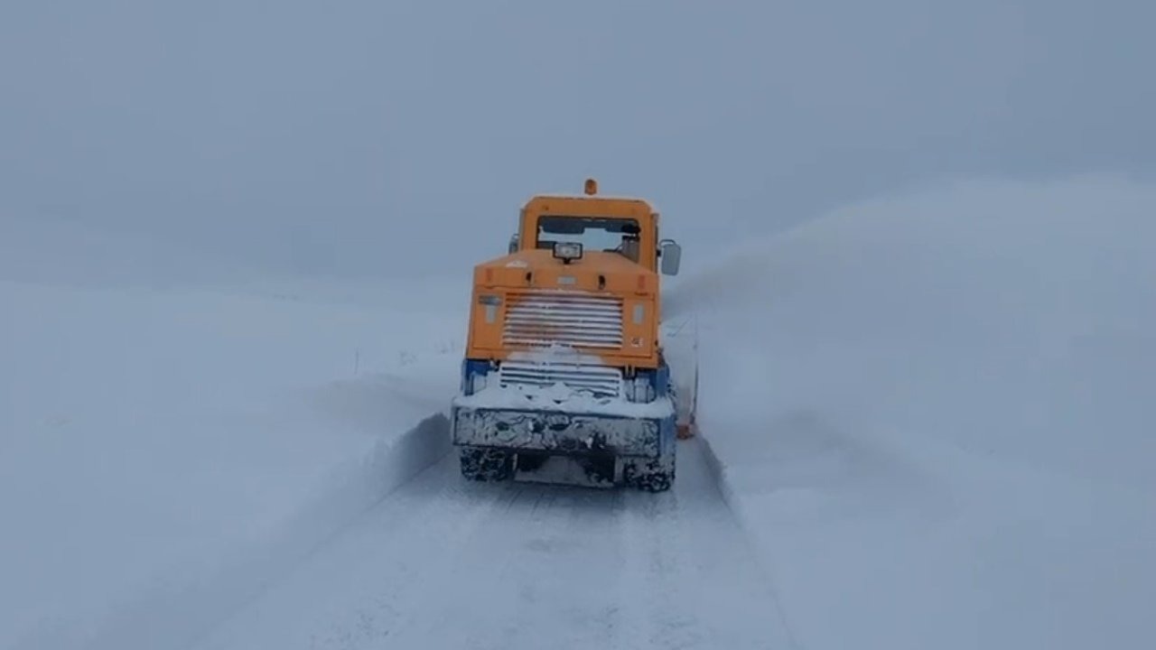 Kars’ta Kar ve Tipi Hayatı Durdurdu: 143 Köy Yolu Kapandı