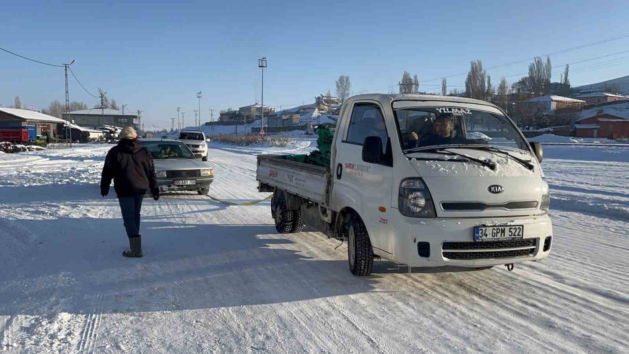 Kars’ta Sibirya Soğukları Hayatı Dondurdu: Termometreler Eksi 30’u Gördü