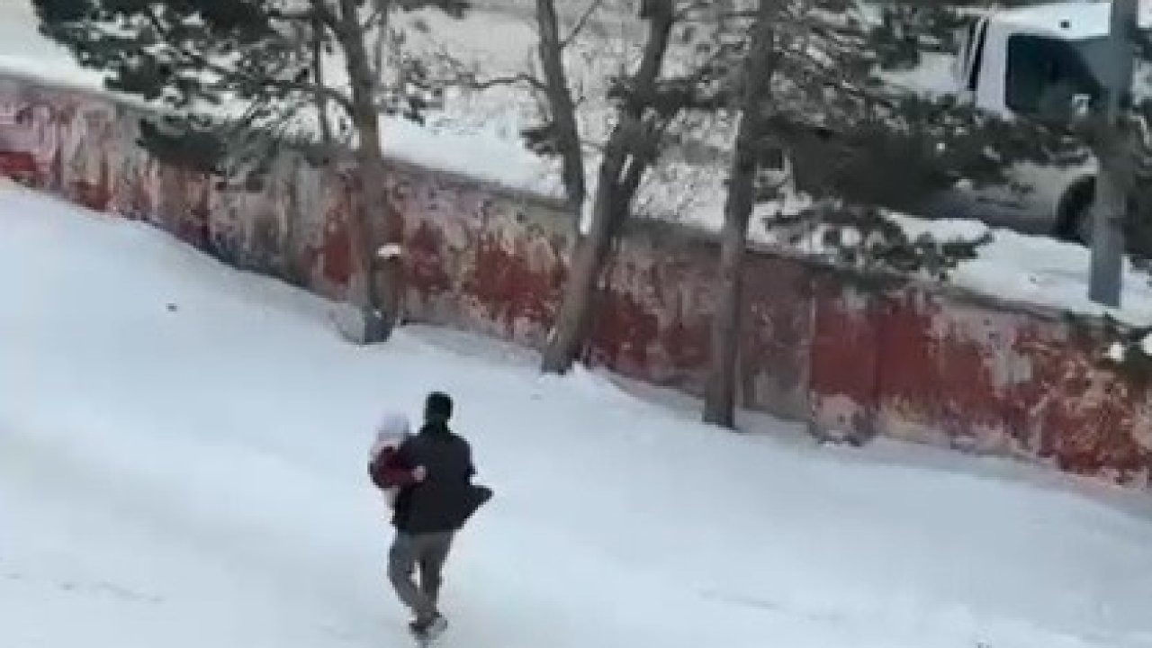 Kars’ta Yılın Evladı: Rahatsızlanan Annesini Kucağında Taşıdı