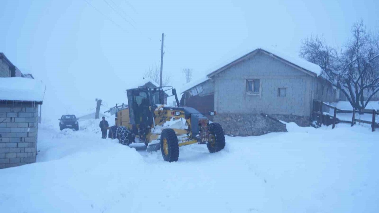 Muş’ta Kar Esareti: 142 Köy Yolu Kapandı, Ekipler 7 Bin Kilometre Yol Katetti
