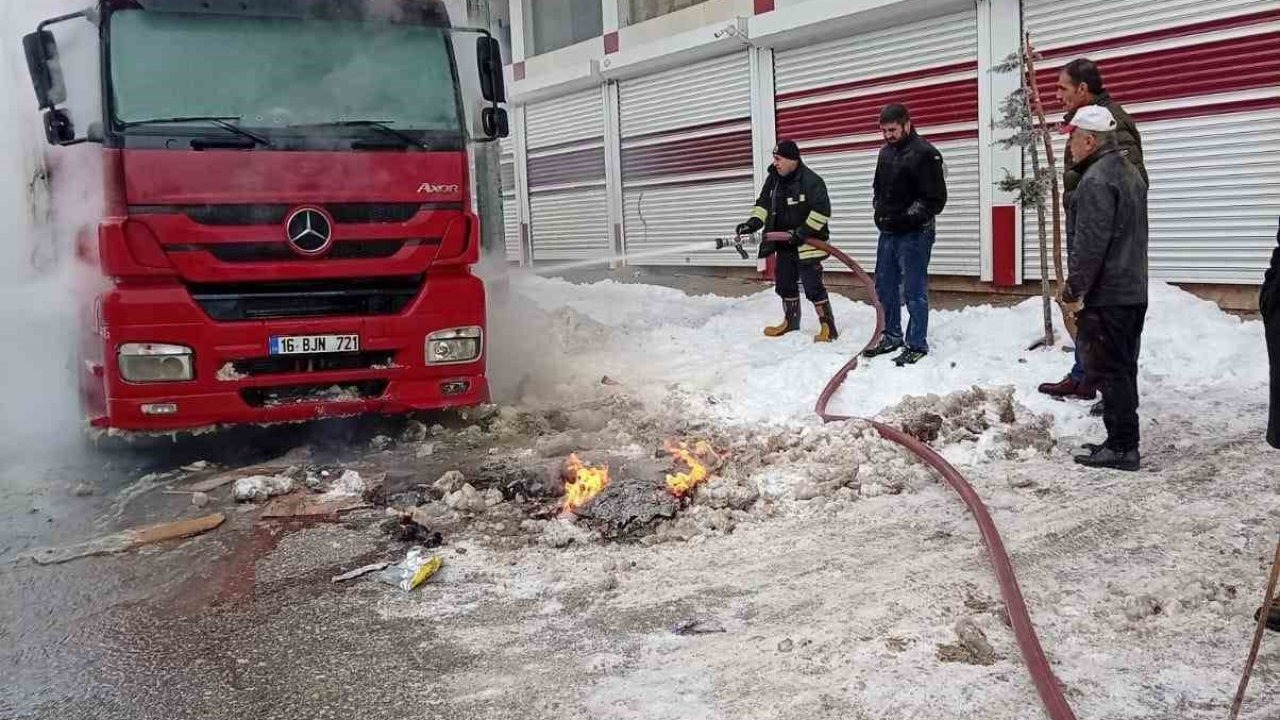 Muş’ta Korkutan Tır Yangını: İtfaiye Facianın Önüne Geçti