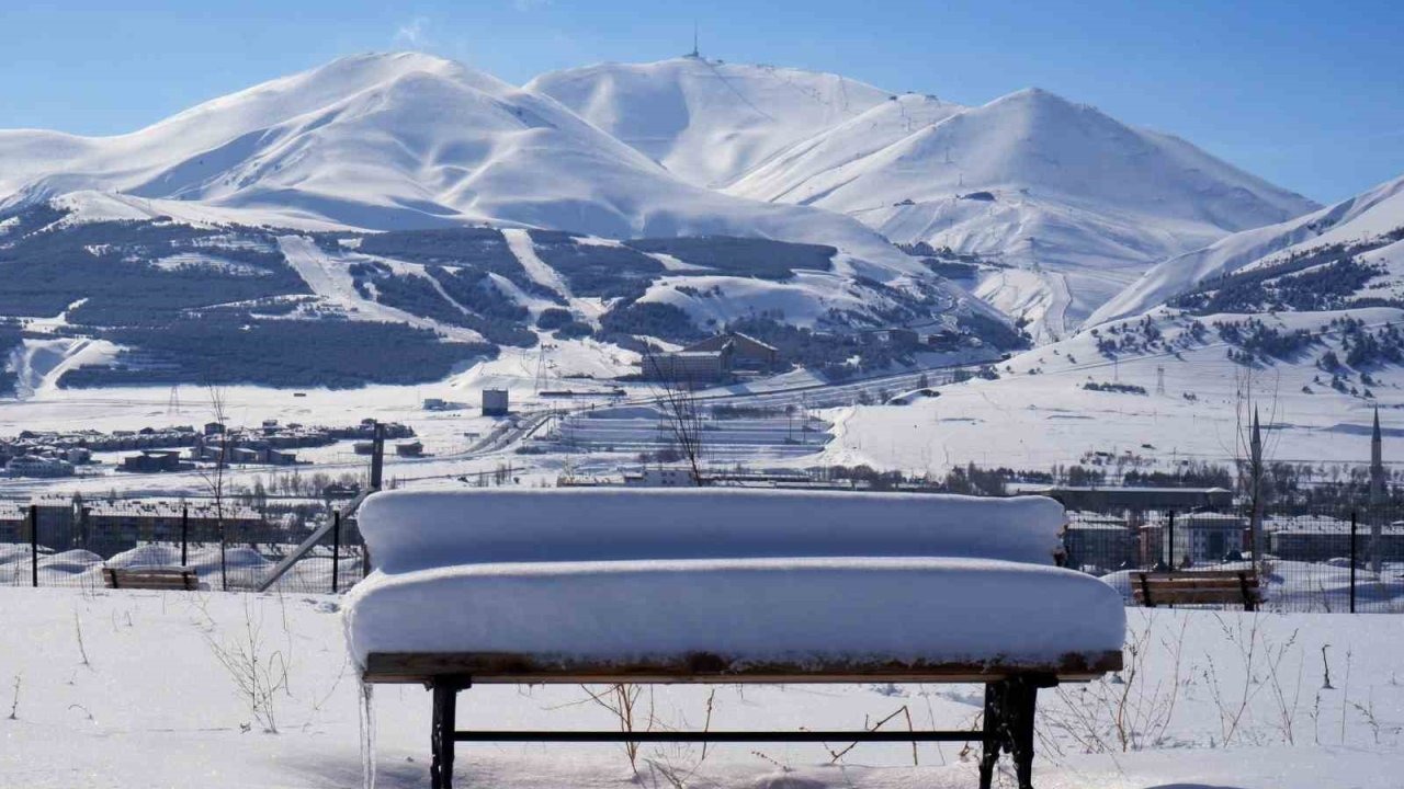 Palandöken’da kar kalınlığı 2 metreyi aştı