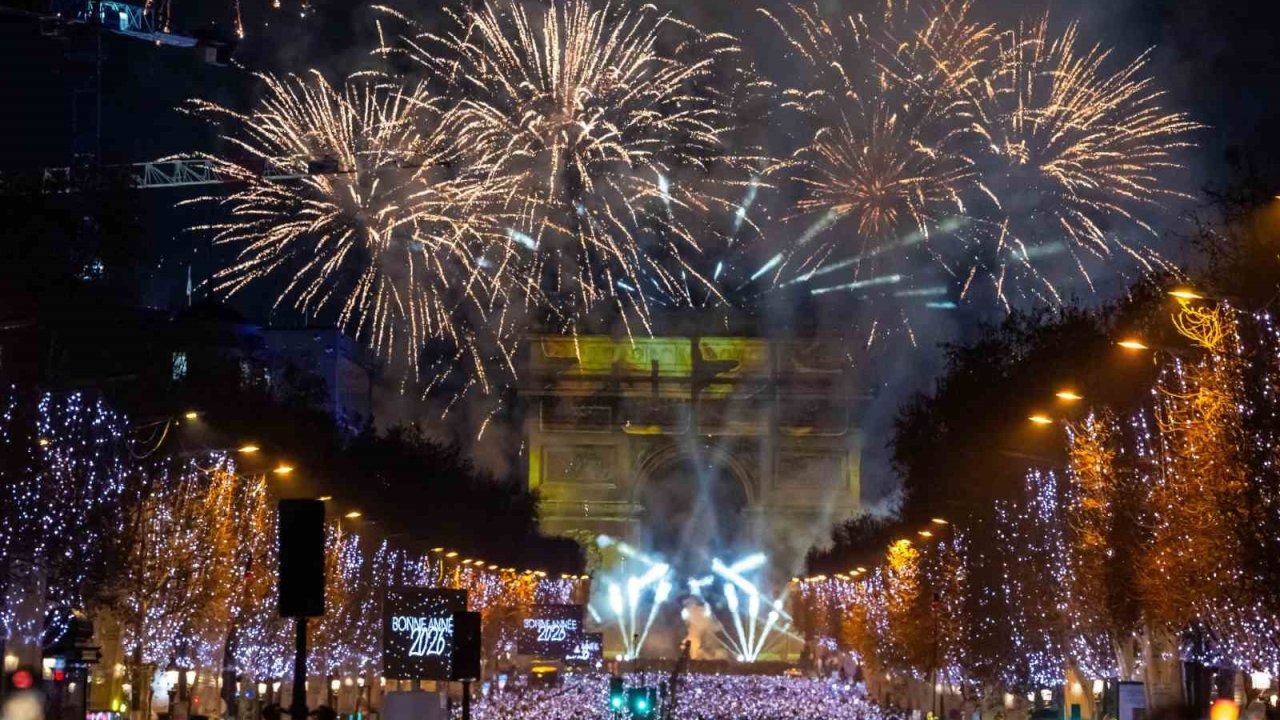 Paris 2026’ya Görkemli Bir Merhaba Dedi: Şanzelize’de Işık Şöleni ve Sıkı Güvenlik