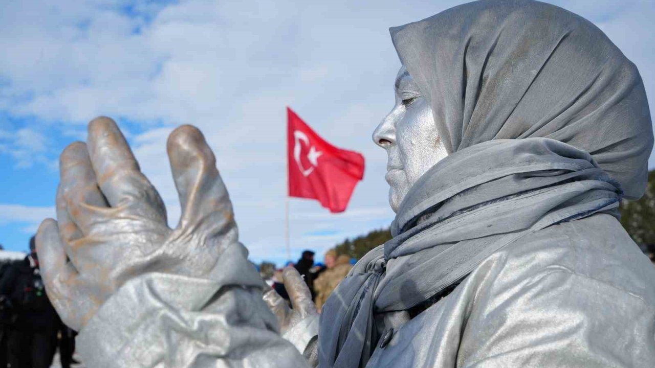 Sarıkamış’ta Binlerce Yürek Şehitler İçin Tek Ses: "Türkiye Şehitleriyle Yürüyor"