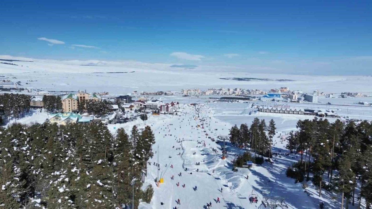 Sarıkamış’ta Sömestir Tatili Pistleri Doldurdu